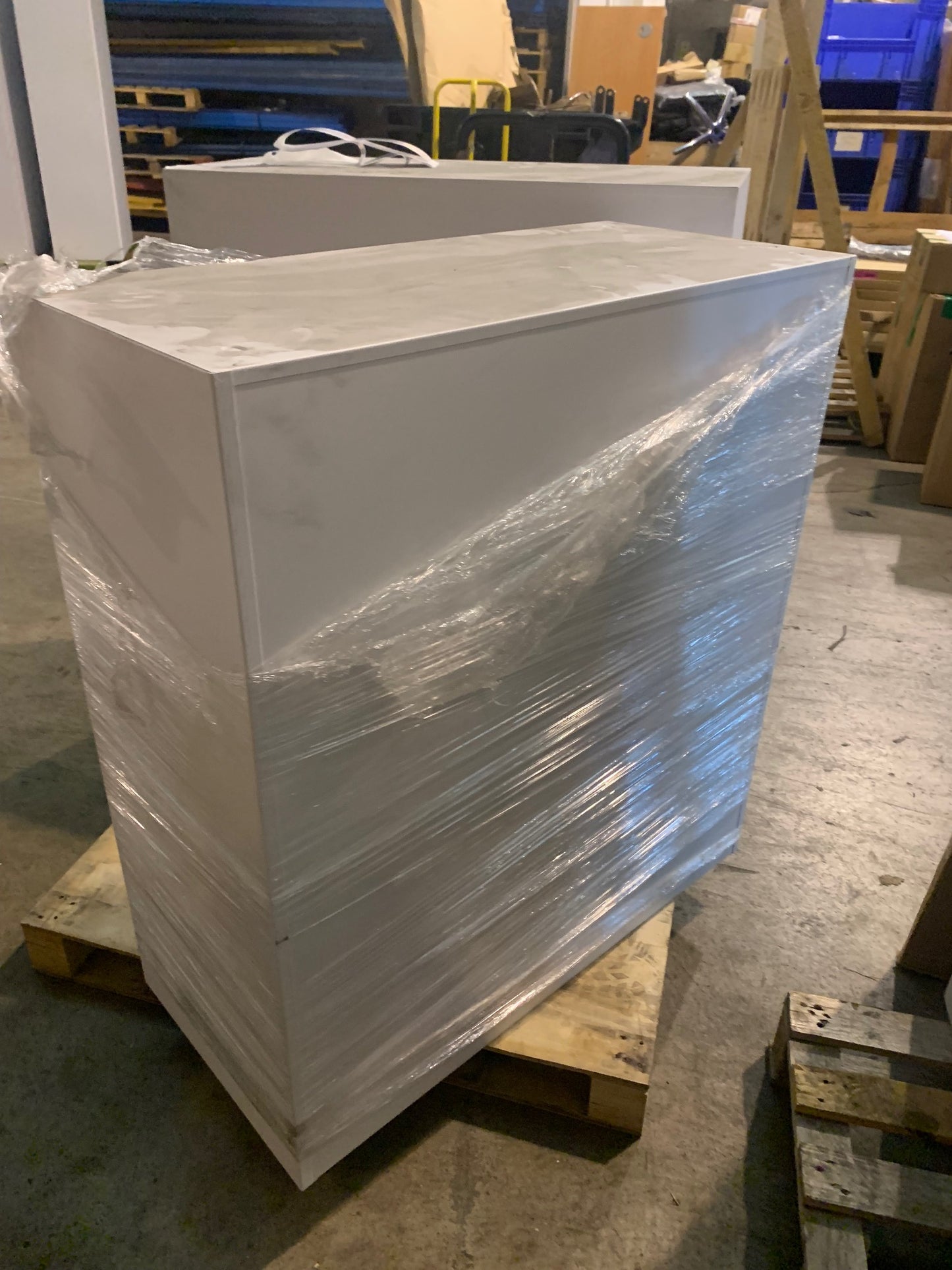 White 1000mm Double Door Cupboard