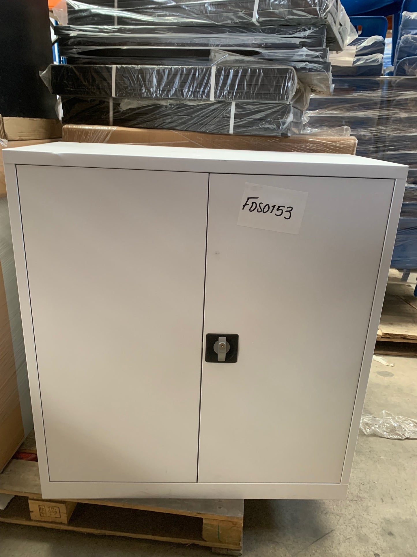 White 1000mm Double Door Cupboard