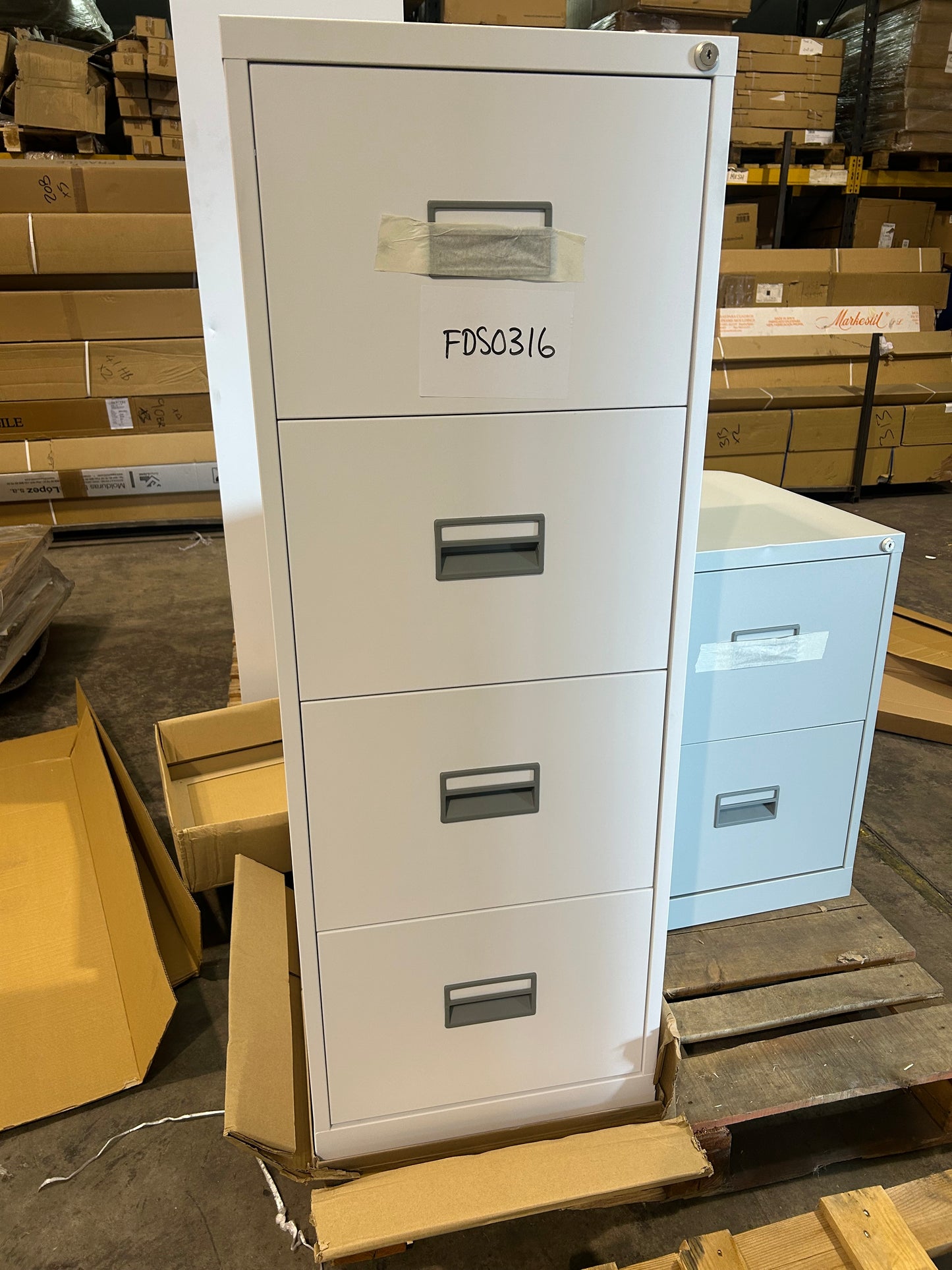 White 4 drawer filing cabinet (FDS0316)