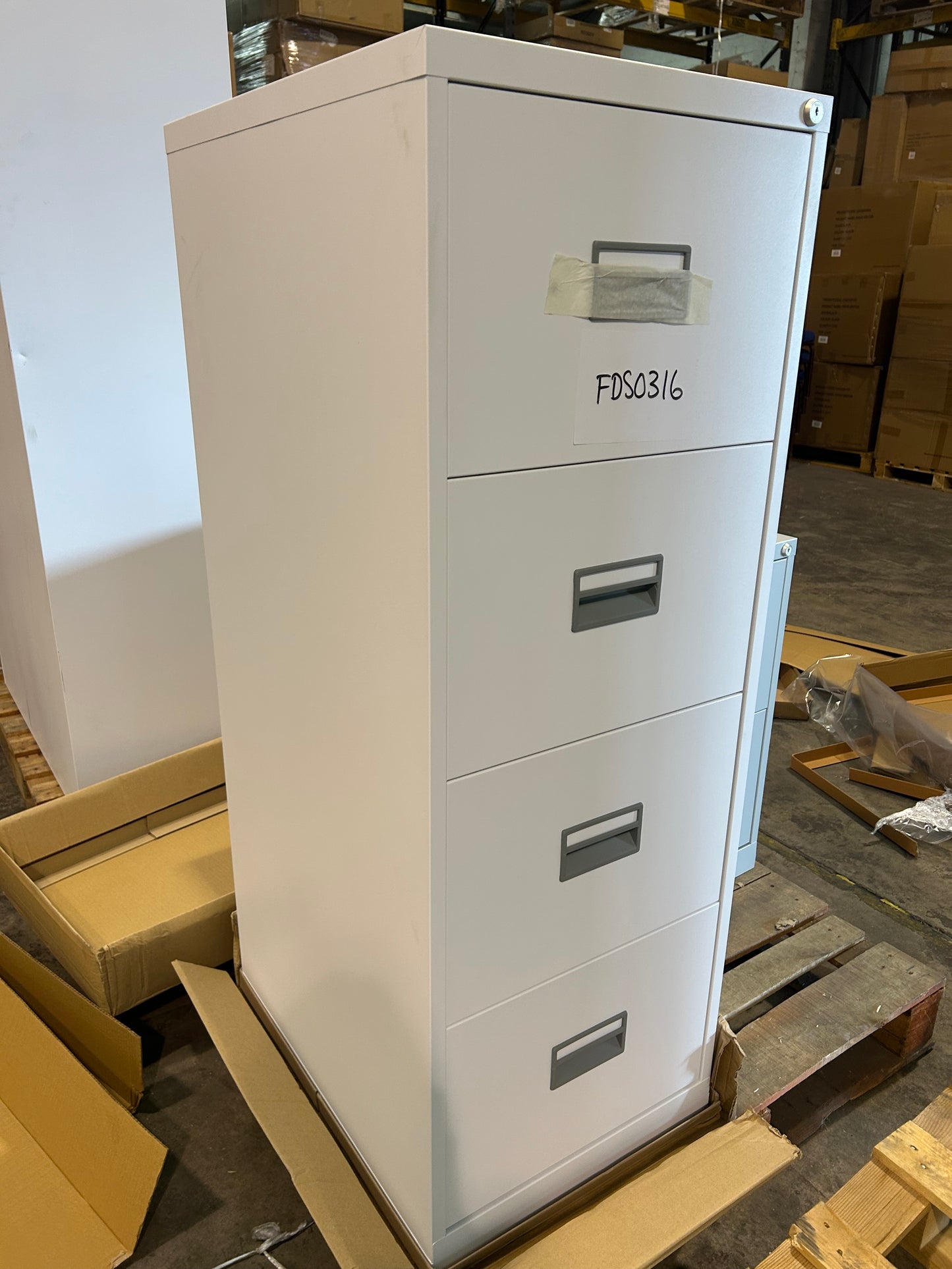 White 4 drawer filing cabinet (FDS0316)